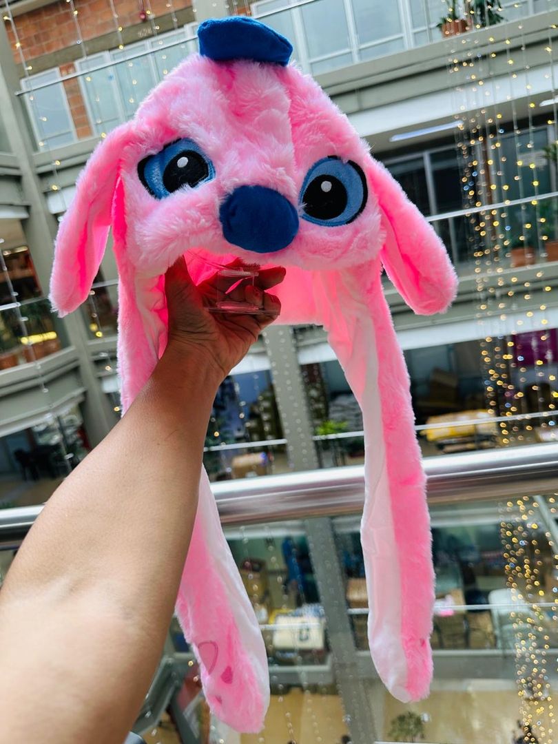 gorros de personajes que mueven orejas y tienen luces