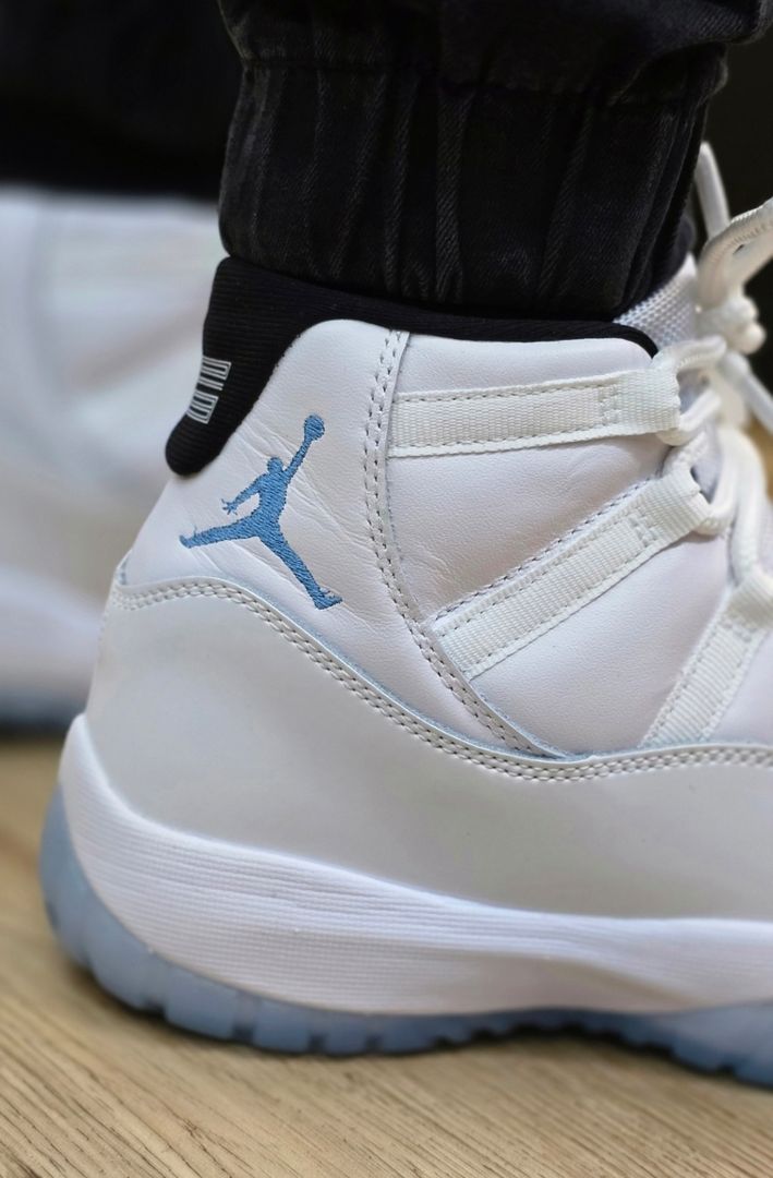 Air Jordan 11 Retro Legend blue
