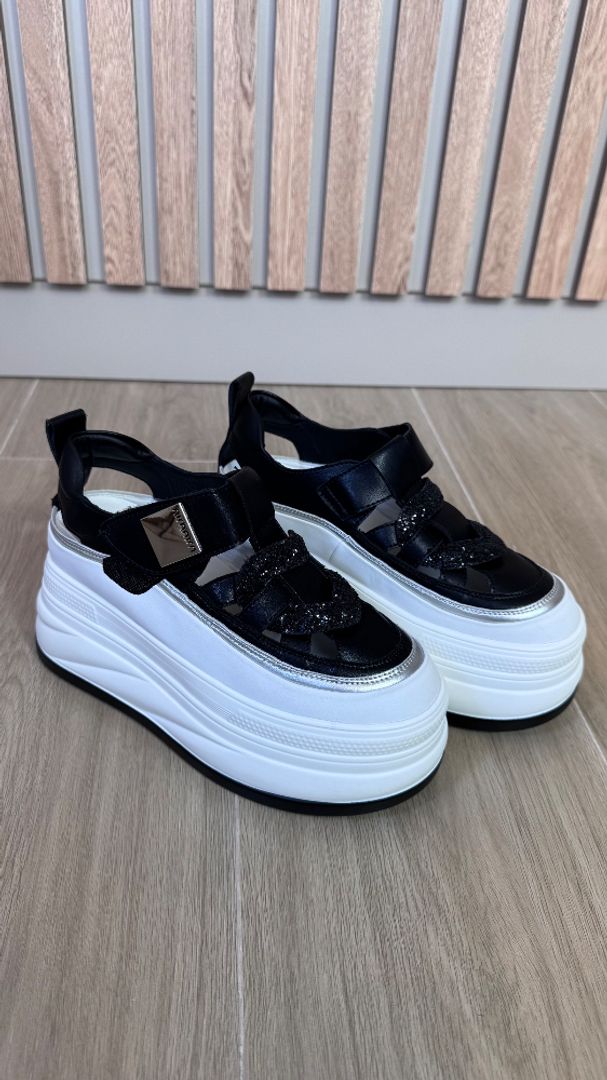 Tenis sandalia corazón 