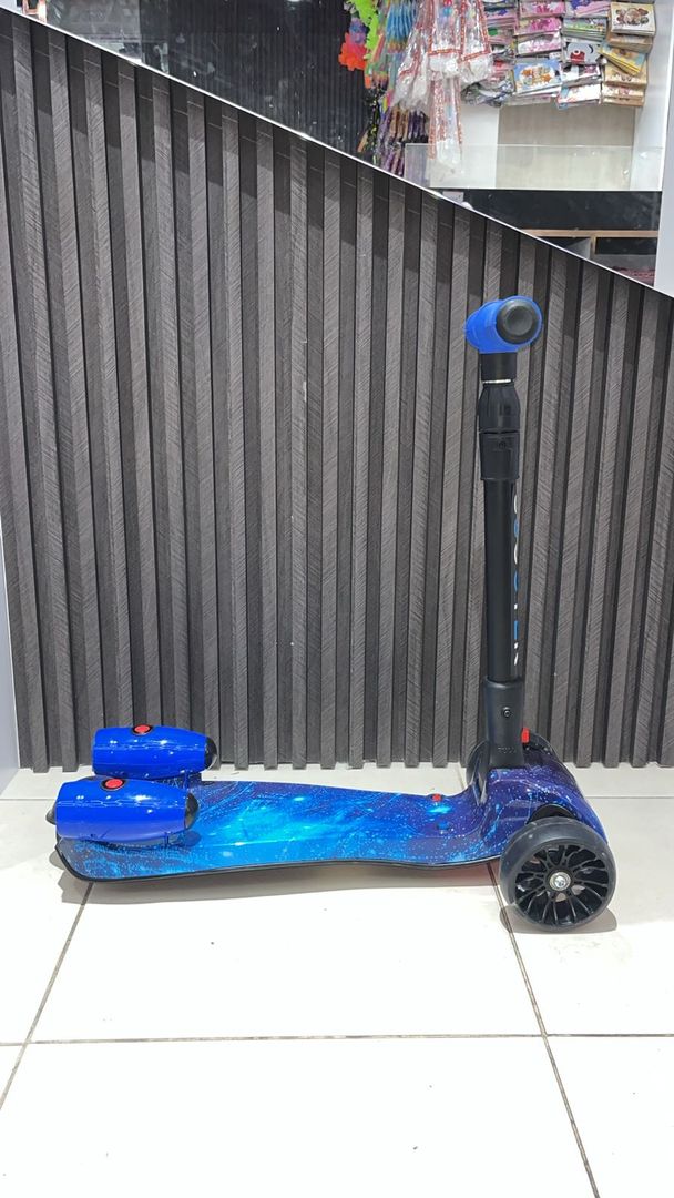 SCOOTER DE HUMO Y BLUETOOTH 