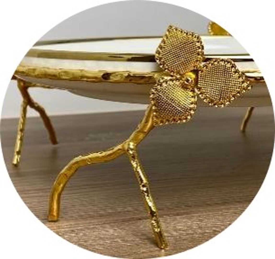 Base para pasteles en cerámica blanca con dorado