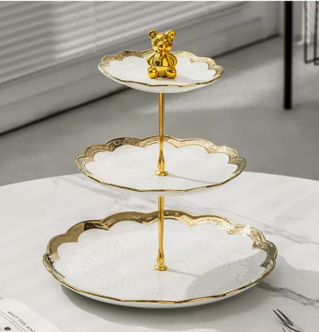 Base para pasteles en cerámica blanca con dorado