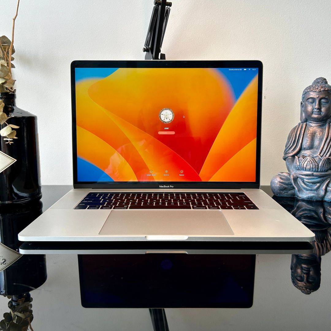 MacBook Pro A1990 15,4 