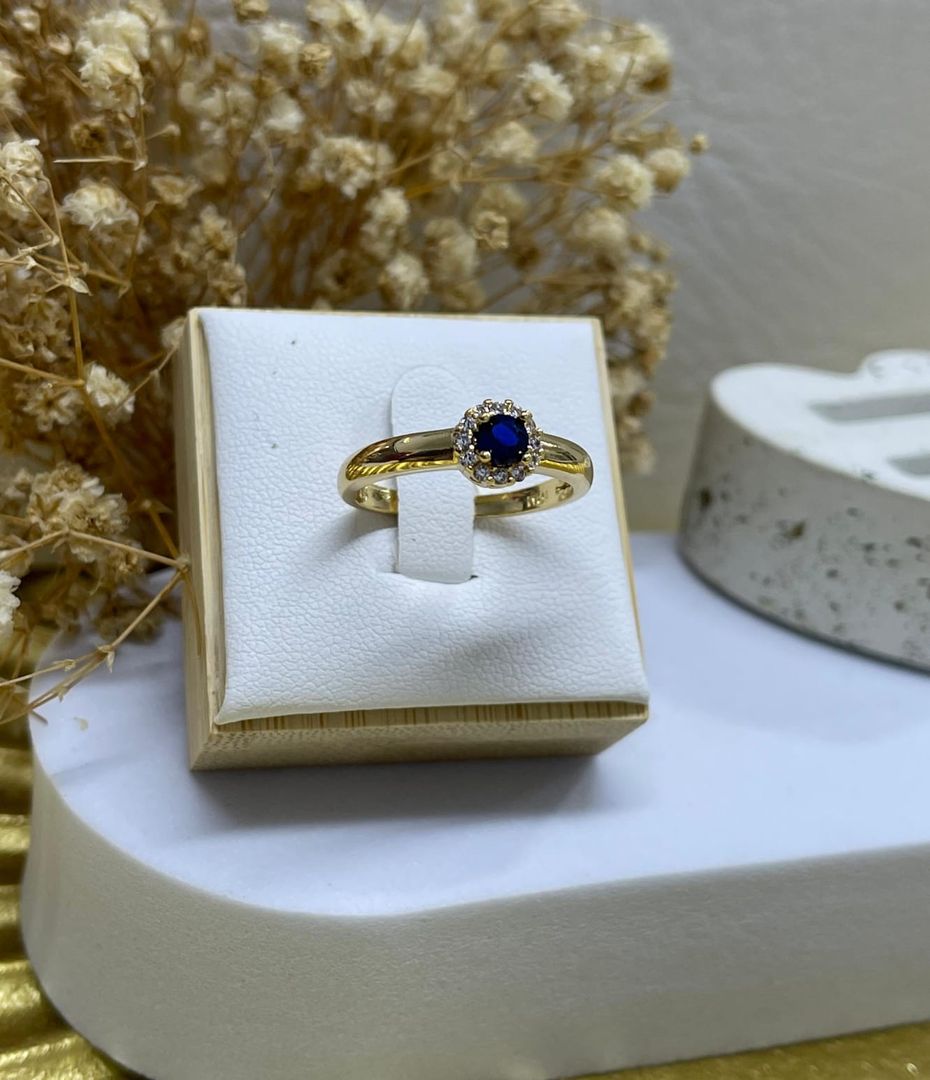 Anillo piedra redonda azul cristal