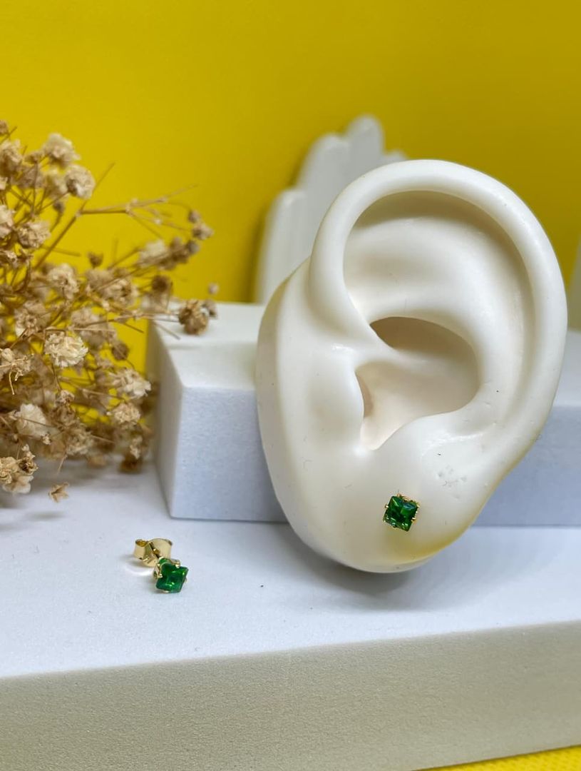 Topos cuadrados circon verde 4mm
