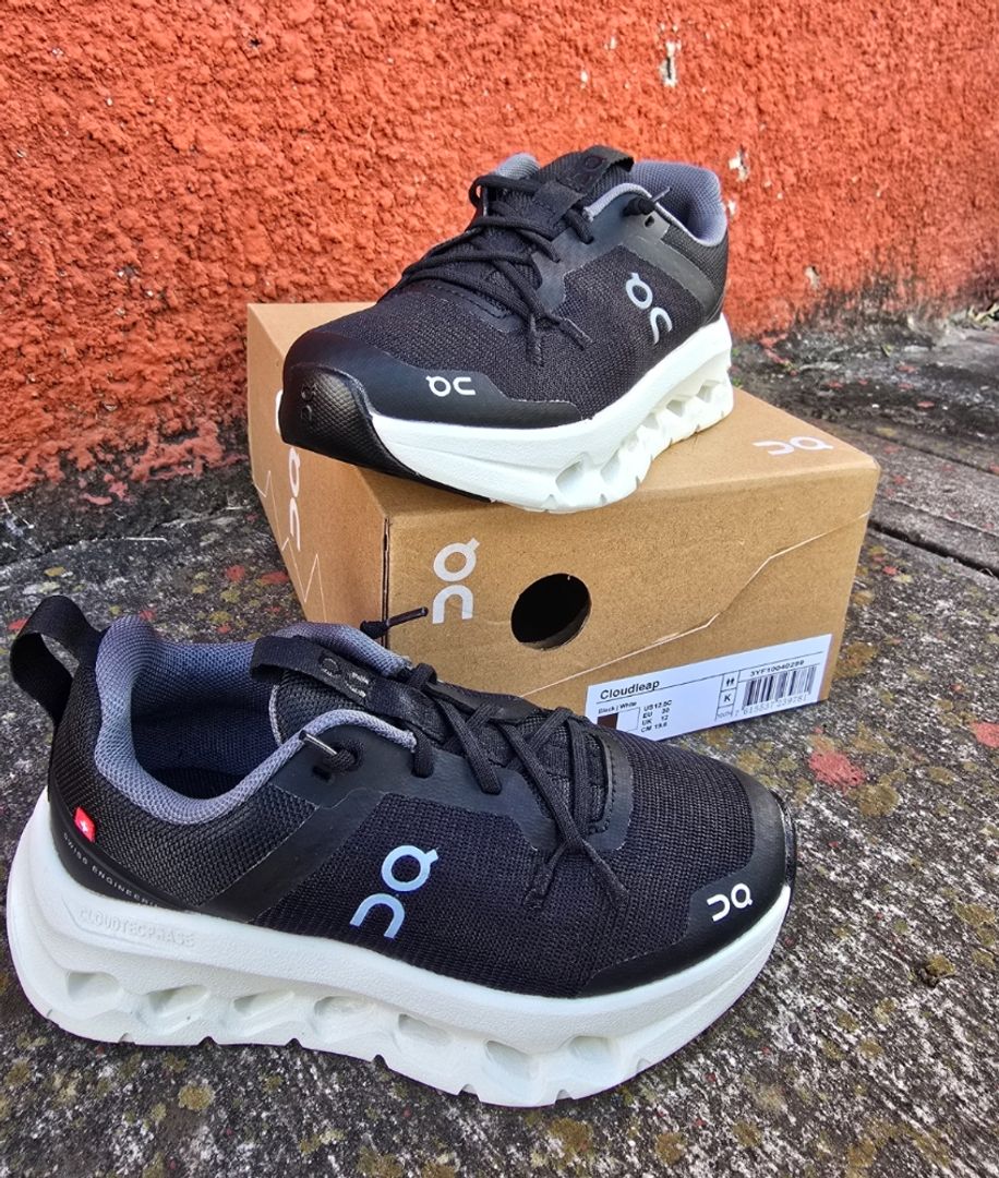 Cloudleap Black White 