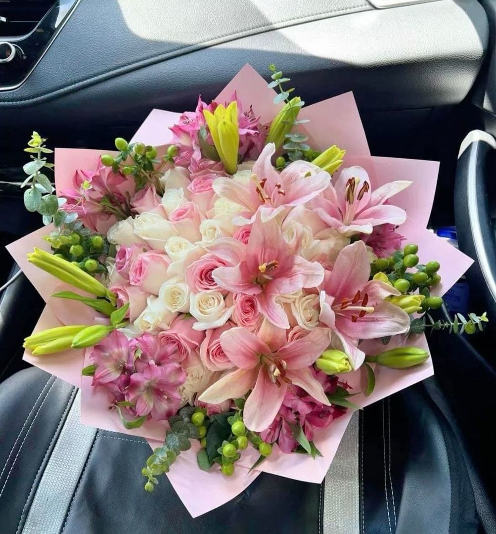 Buchon rosas con lirios