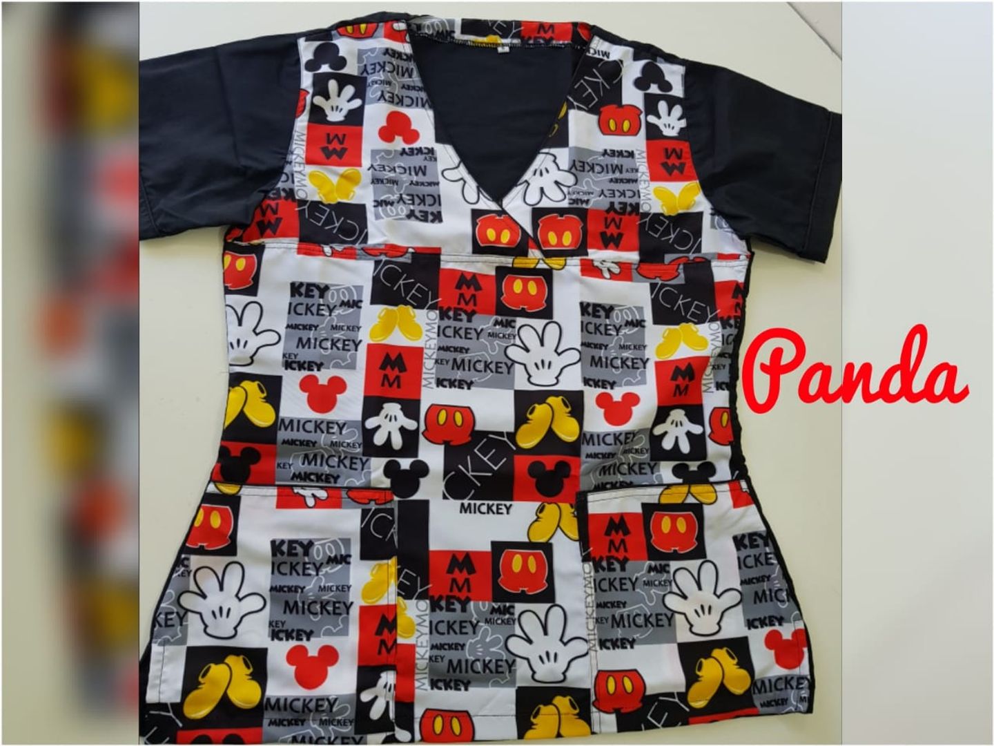 Uniforme antifluido estampado en frente