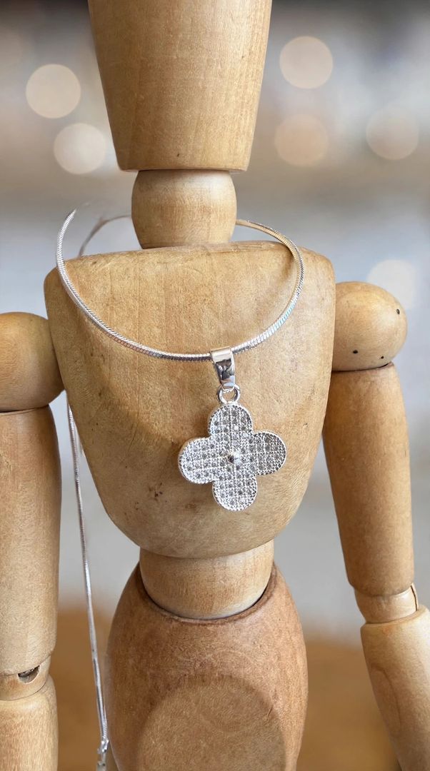 Collar Trébol con circones 