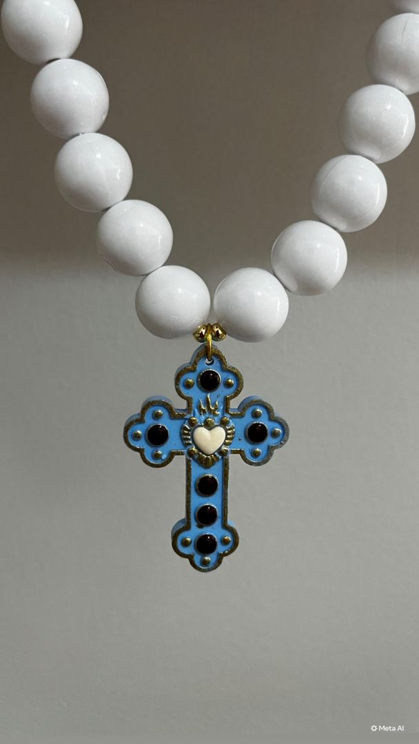 Collar blanco Cruz 