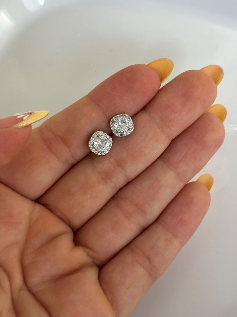 Topo plateado circon 