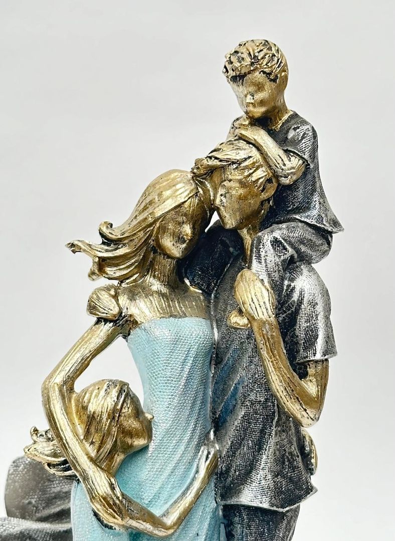 Estatuilla familiar en resina 