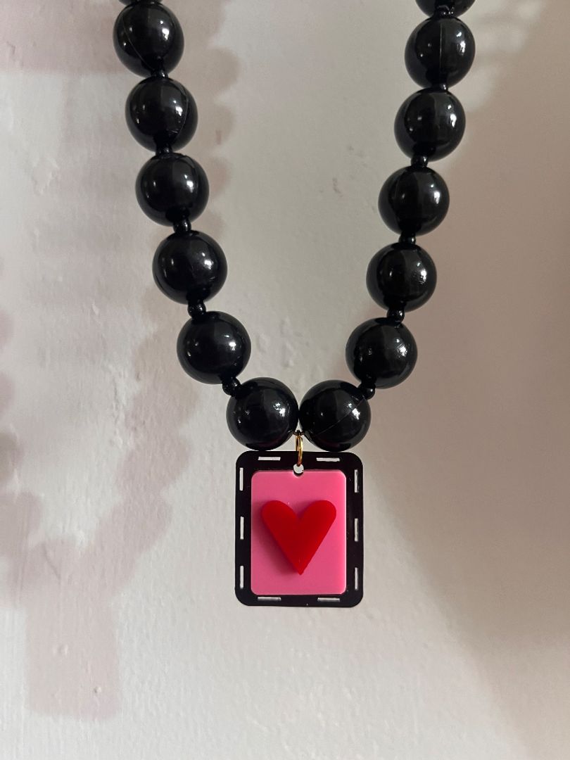 Collar negro corazón 