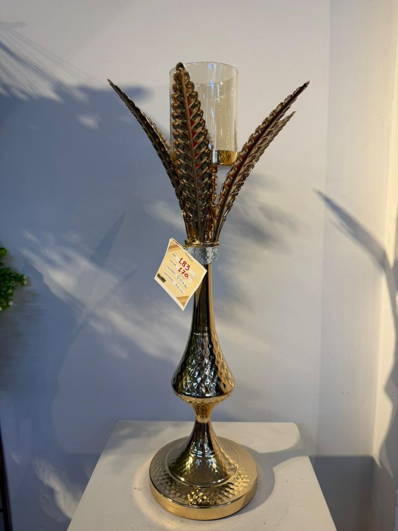 CANDELABRO MEDIANO TIPO PALMA CON BRICERO