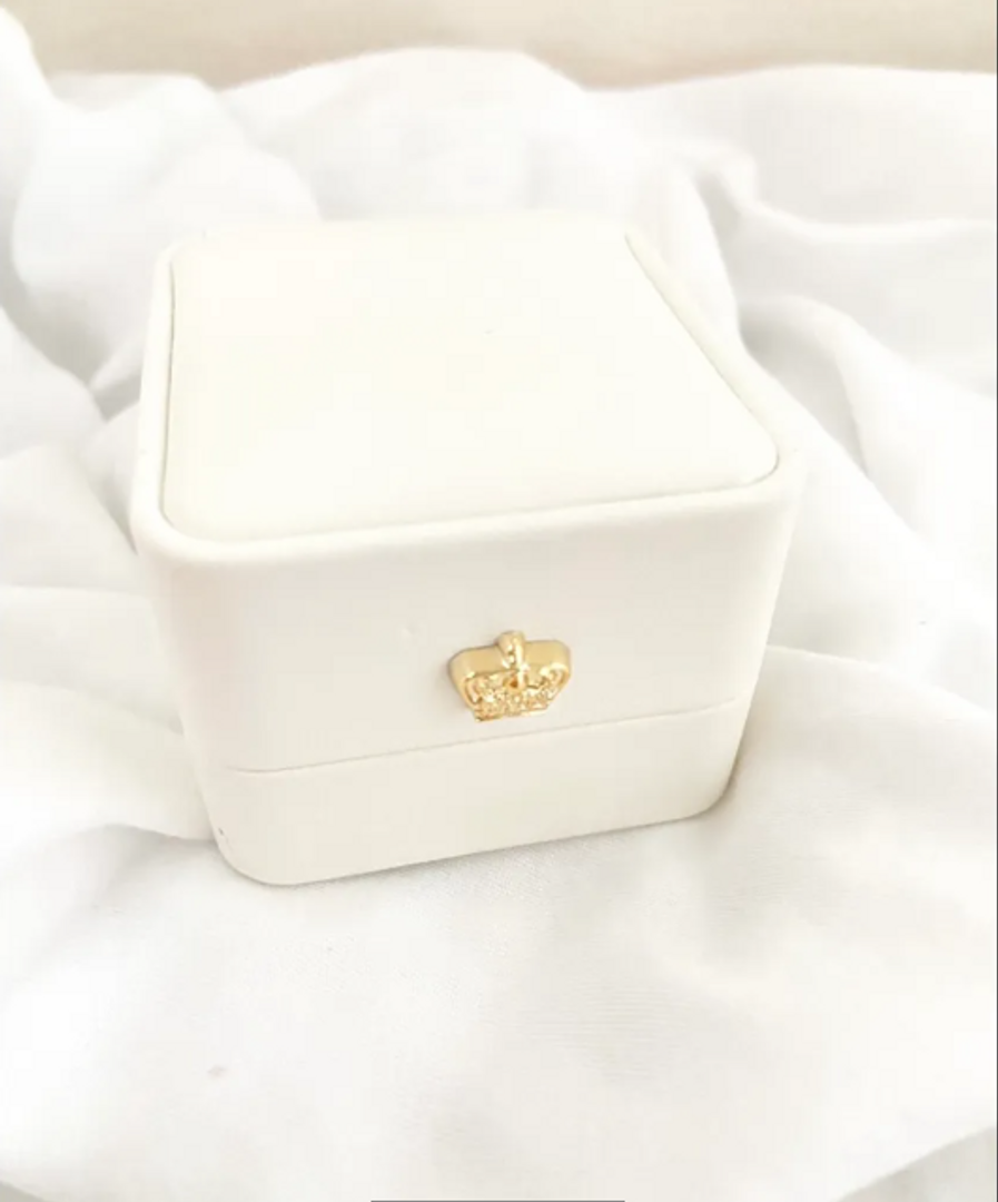 CAJA ANILLO CUERO BLANCO