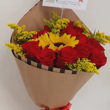 Imagen del producto cono sencillo 1 girasol y 12 rosas