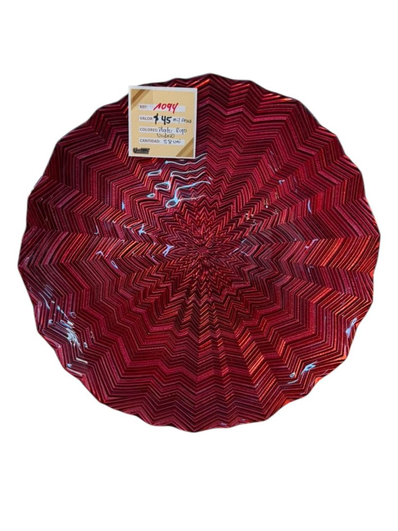 SOBREPLATO DE VIDRIO ROJO TALLADO