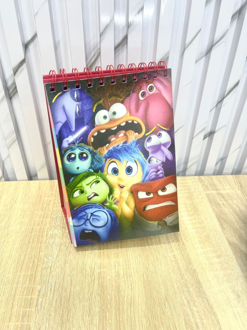 PLANEADOR PERSONAJES