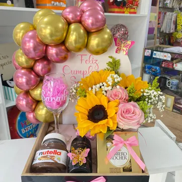 Imagen del producto Vino, copa, chocolates y rosas