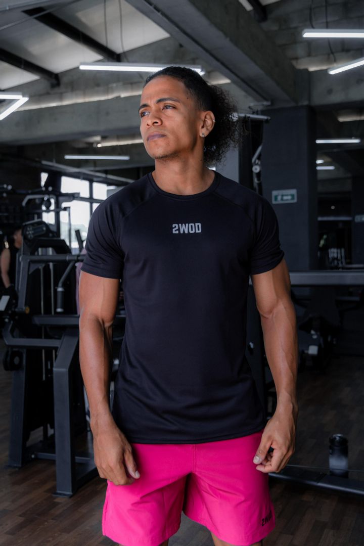 CAMISETA SLIM FIT NEGRA