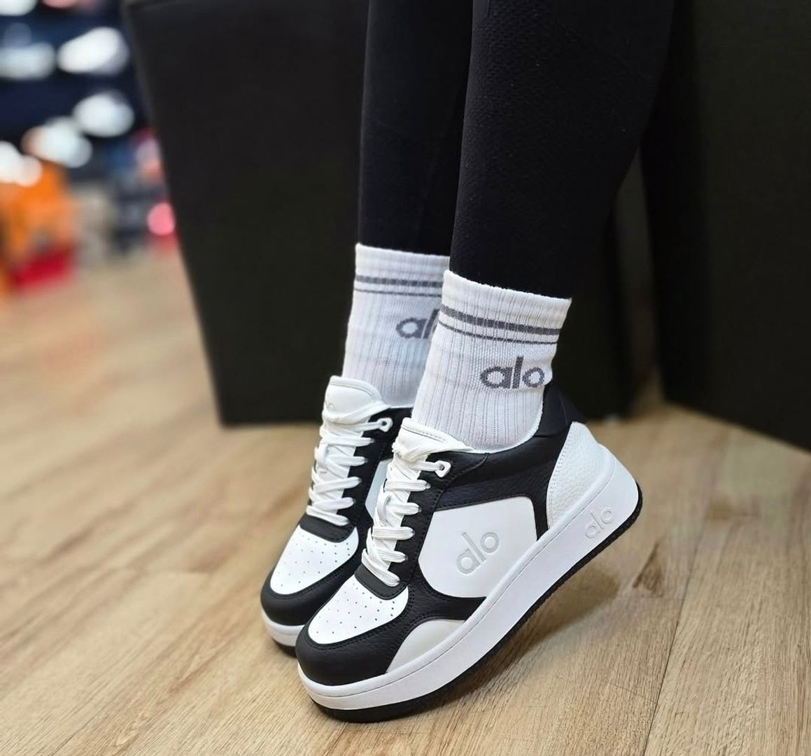 alo x 01 Classic Black White 