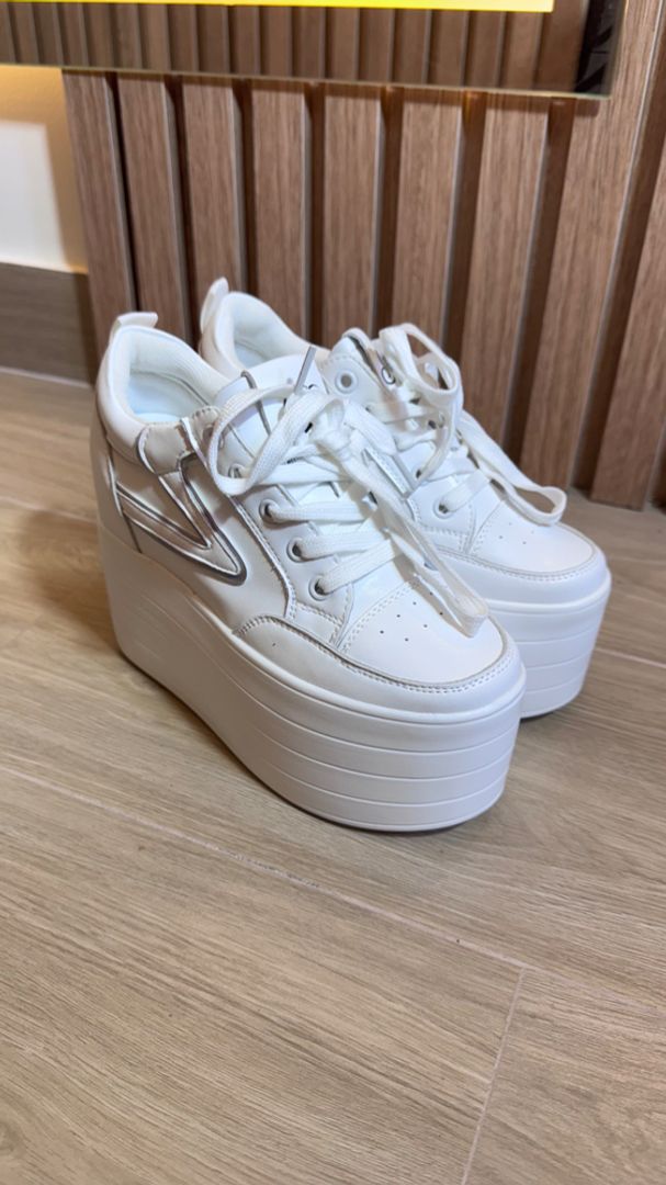 Tenis plataforma doble línea blanca 