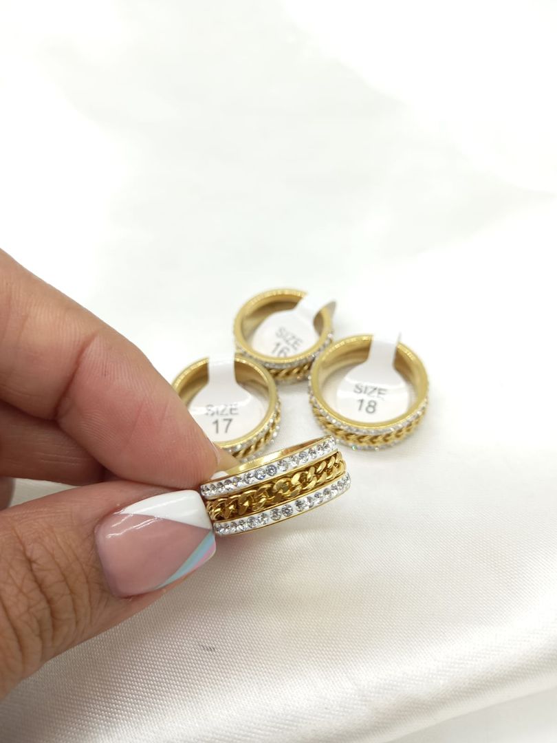 Argolla en acero con piedras 