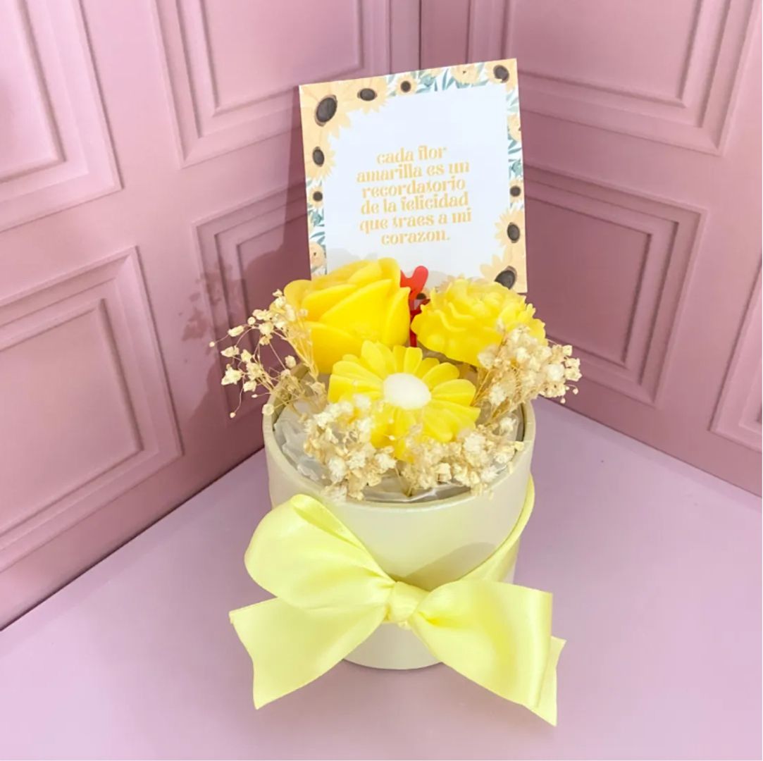 BOUQUETE FLORES AMARILLAS VELAS