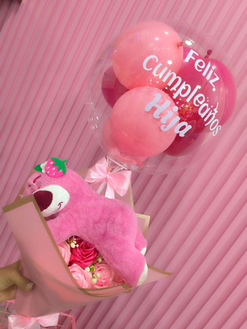 RAMILLETE LOTSO Y ROSAS ETERNAS CON GLOBO PERSONALIZADO