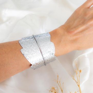 Imagen del producto Brazalete Maxi hoja martillada 
