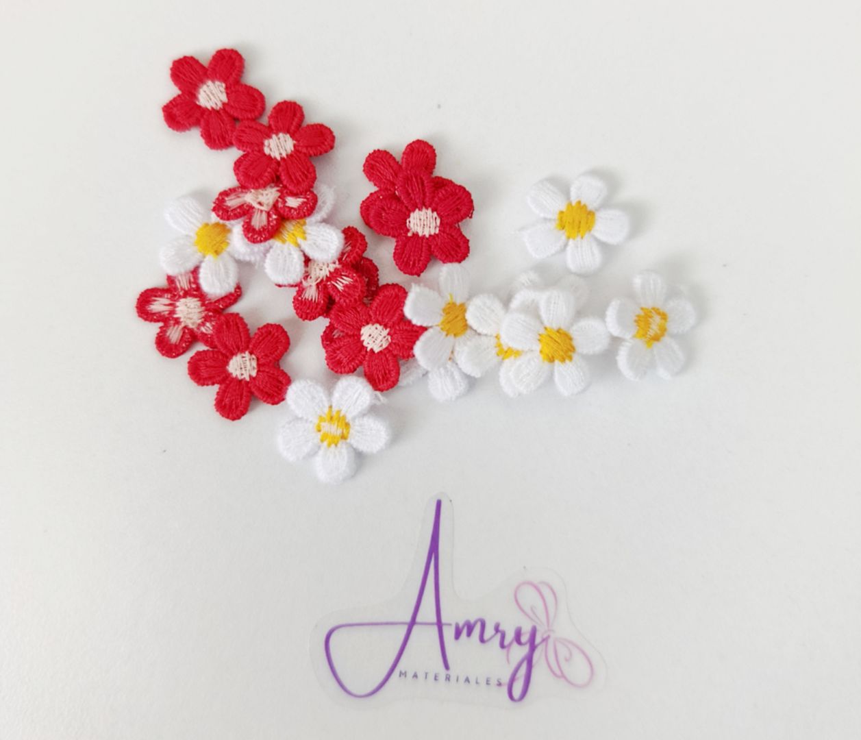 Flores 20 Unid.  Surtidas 1.5cm Bordadas