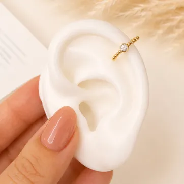 Imagen del producto Earcuff línea circon 