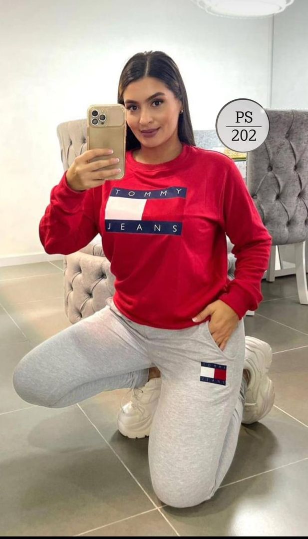 Conjunto de Buso y Jogguer con Vinilo Americano de alta calidad