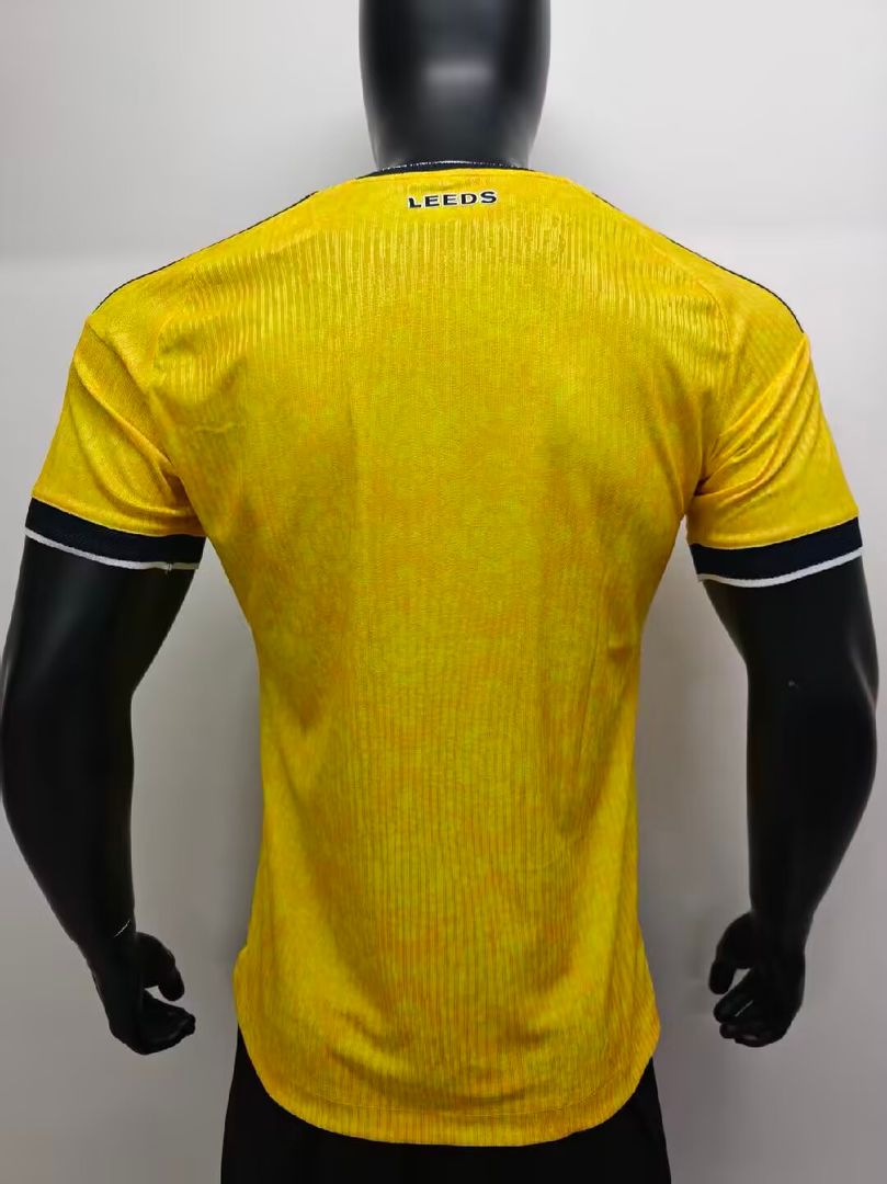 Leeds United 2026-27 Manga Corta Player
