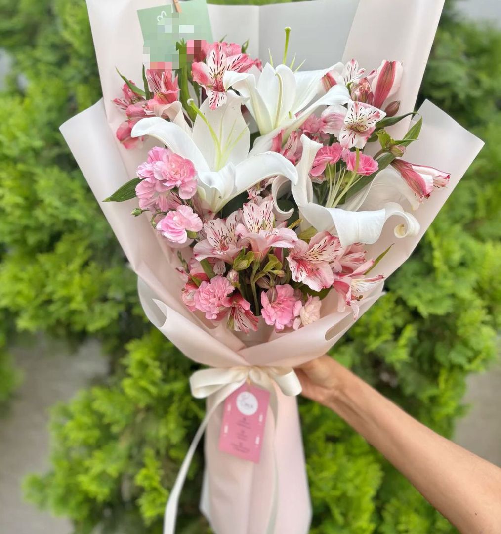 Ref.Lirio y astromelias