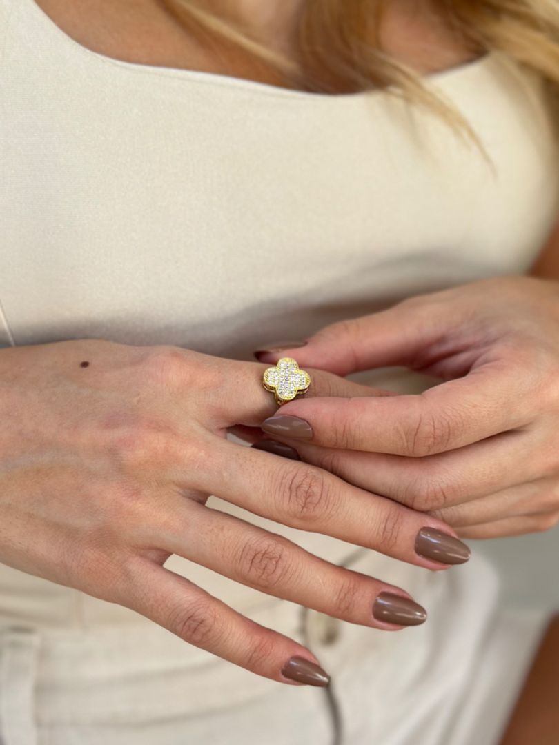 Anillo van cleef circonias 