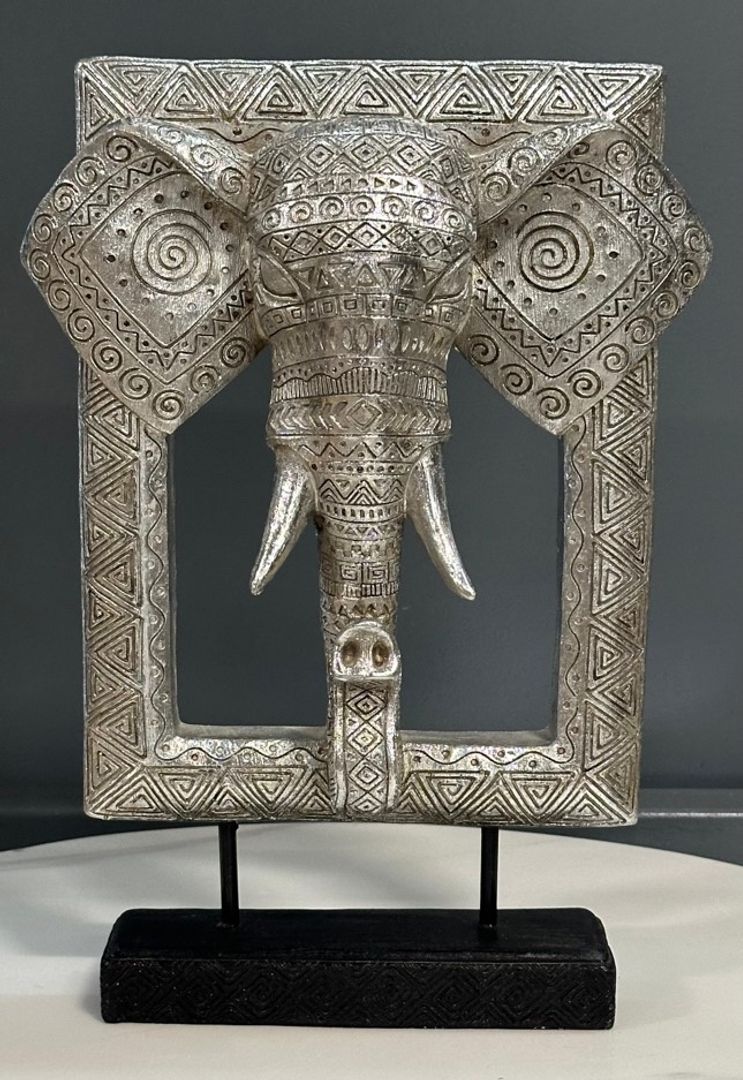 Adorno en resina plateado