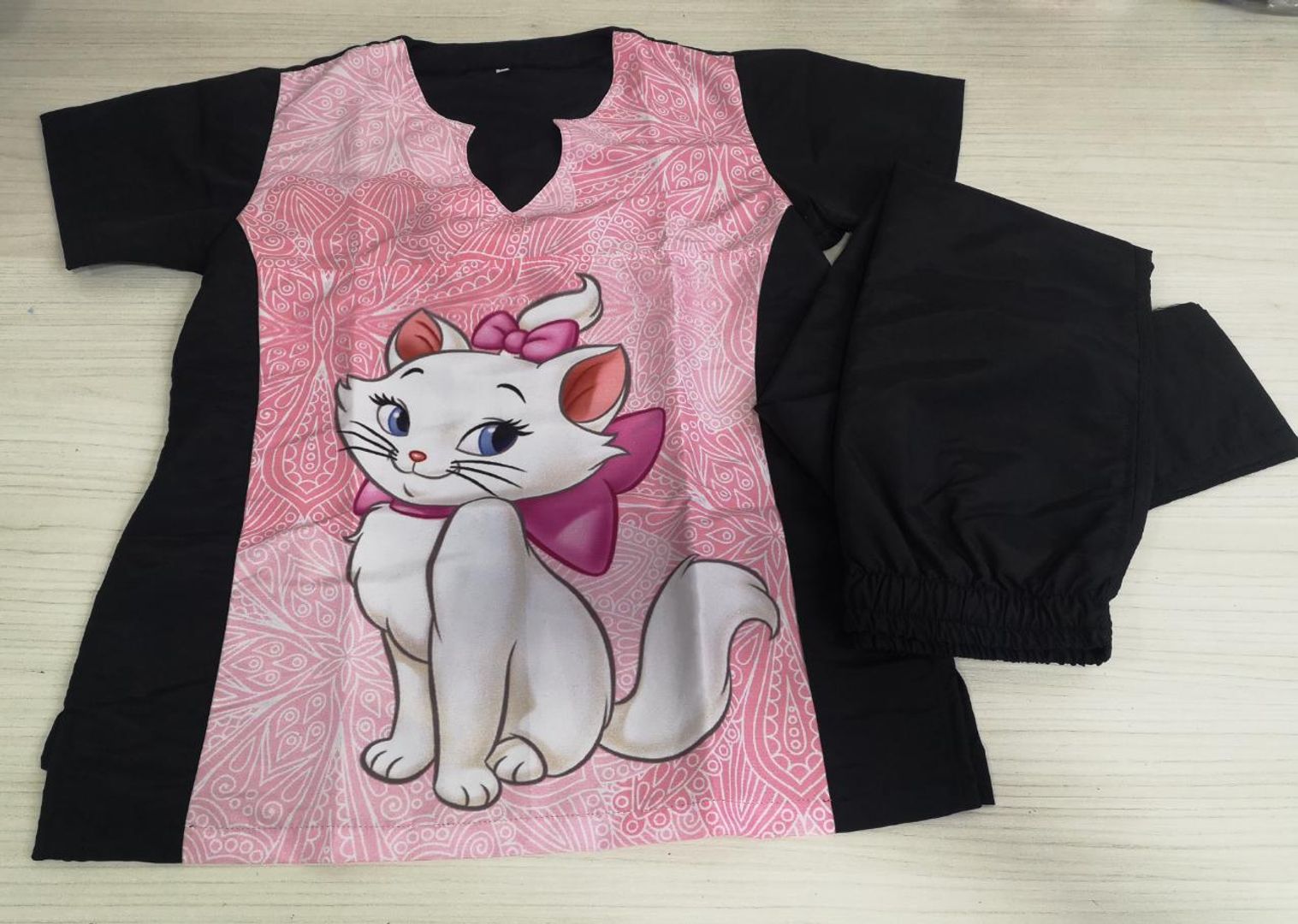  Uniforme antifluido estampado en frente