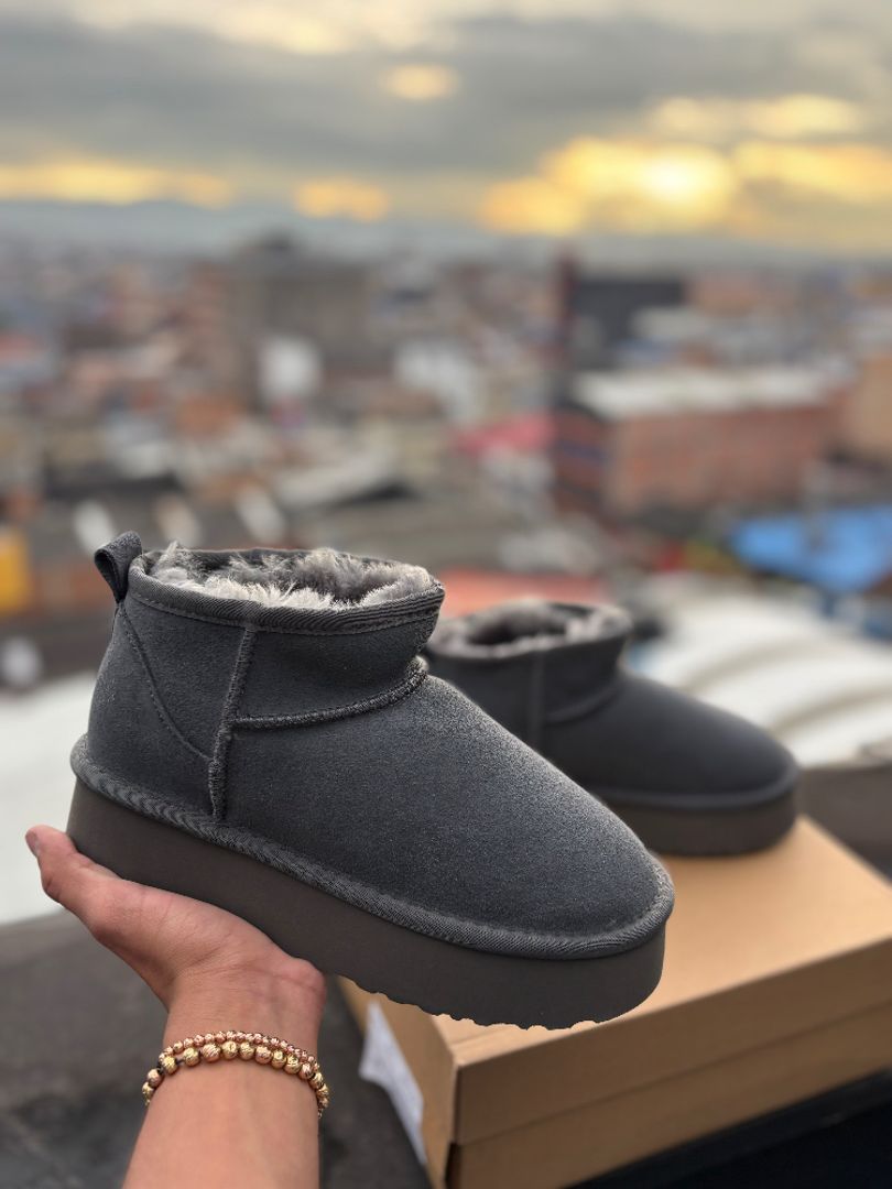 BOTA TIPO UGG GRIS IMPORTADA