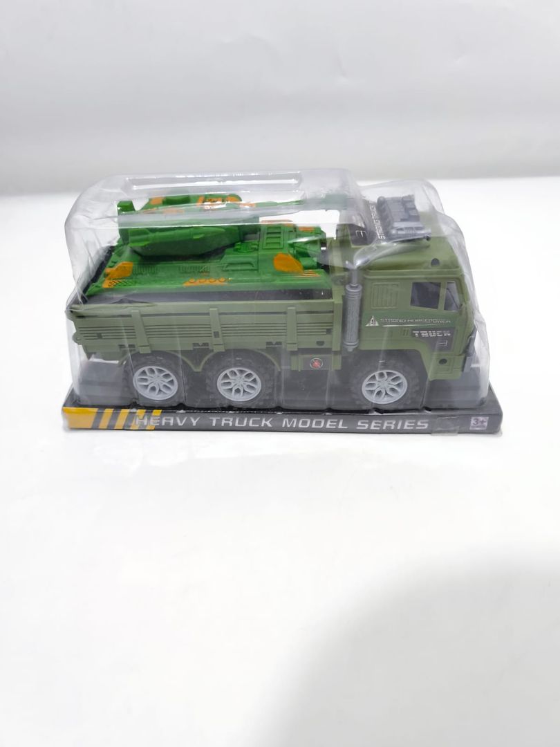 NIÑERA MILITAR CON CARRO TANQUE 