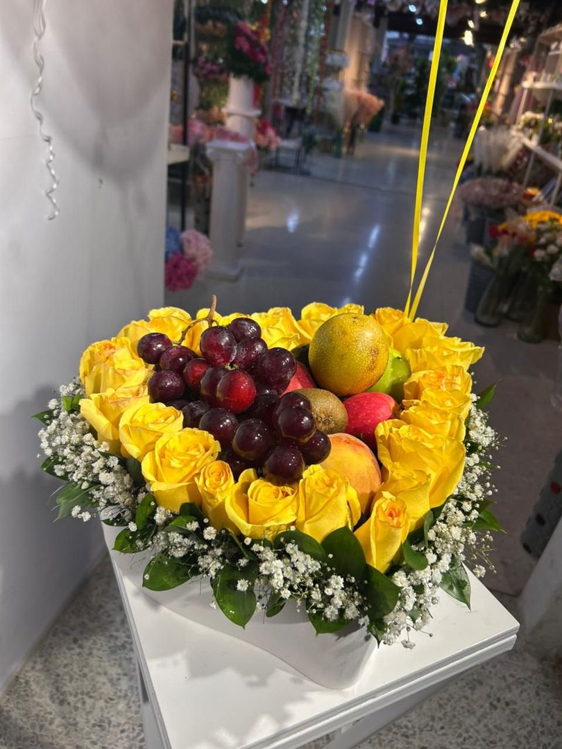 CORAZON CON FRUTAS AMARILLO