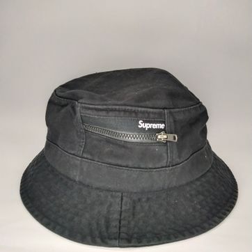 Imagen del producto SUPREME "BUCKET HAT" (CIERRE)