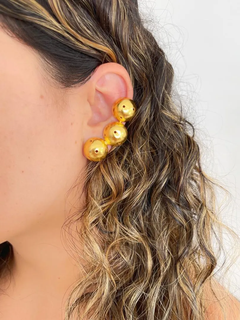 EARCUFF MEDIO BALÍN PERFORADO.
