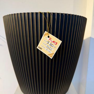 Imagen del producto MATERO PLASTICO TALLADO NEGRO CON DORADO