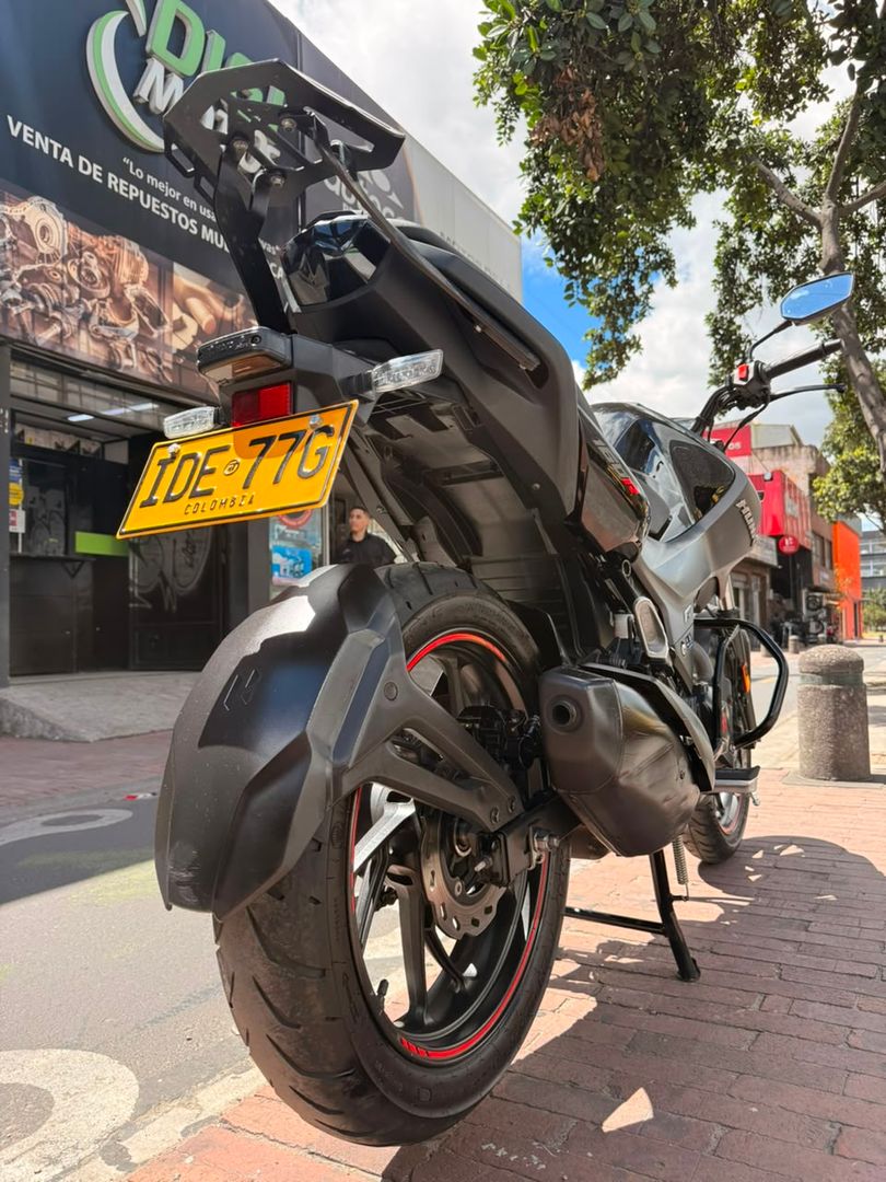 HERO HUNK 160 R 2V