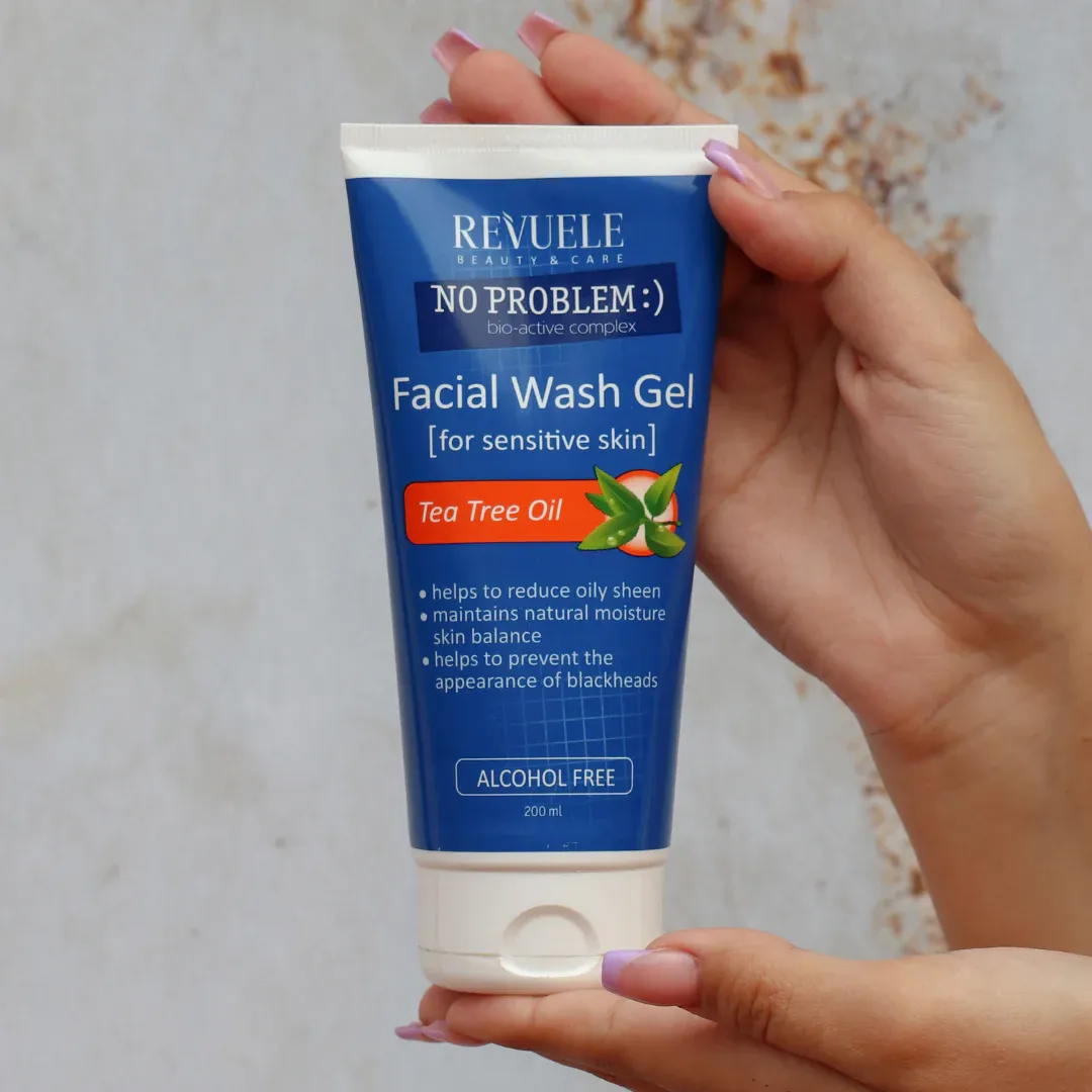 Gel limpiador a base de Té Verde, Anti Acné y puntos negros. Revuele