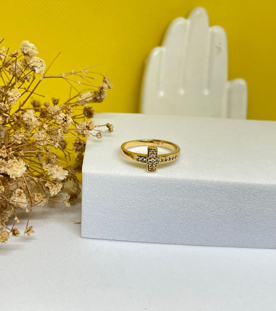 Anillo cruz circonias liso 