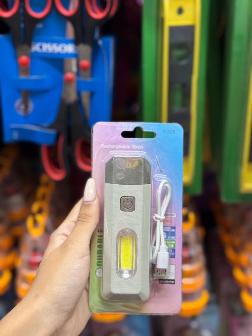 Linterna LED de Mano Recargable USB