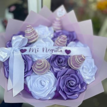 Imagen del producto Rosas eternas y frutillas