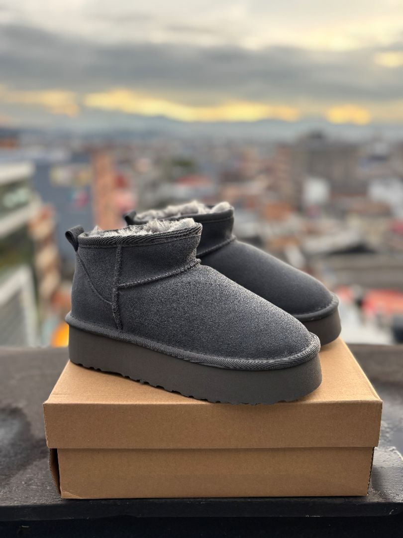 BOTA TIPO UGG GRIS IMPORTADA